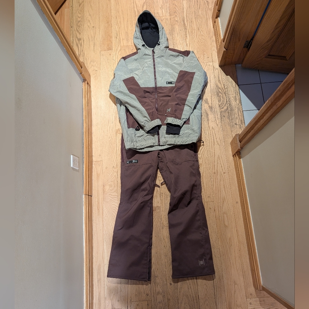 Two-Tone Hooded Ski Jacket and Pants Set